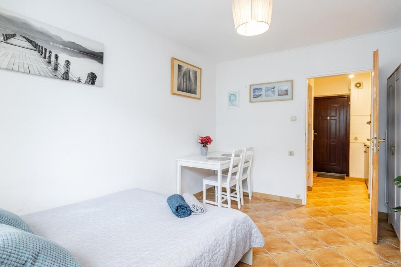 Cinnamon Apartment Metro Swietokrzyska Varşovia Exterior foto