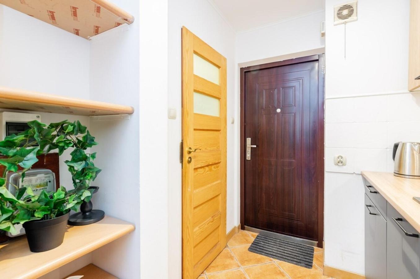 Cinnamon Apartment Metro Swietokrzyska Varşovia Exterior foto
