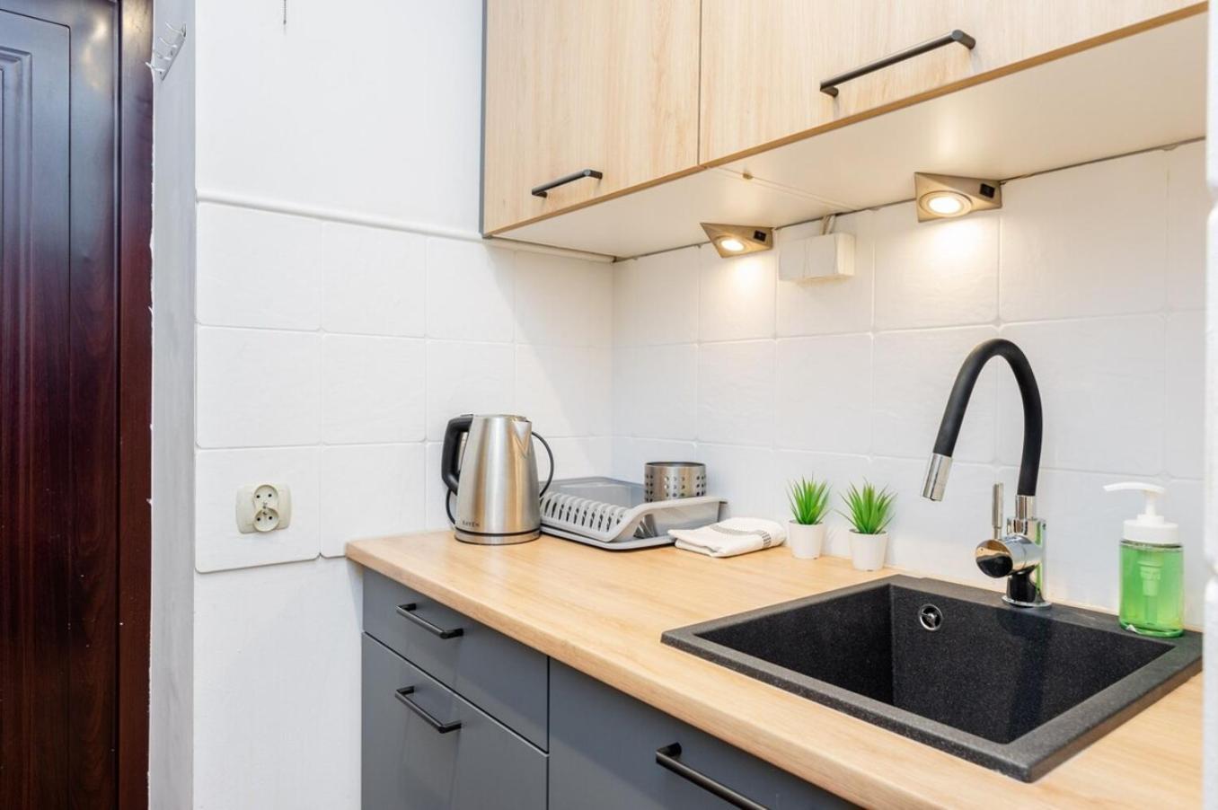 Cinnamon Apartment Metro Swietokrzyska Varşovia Exterior foto